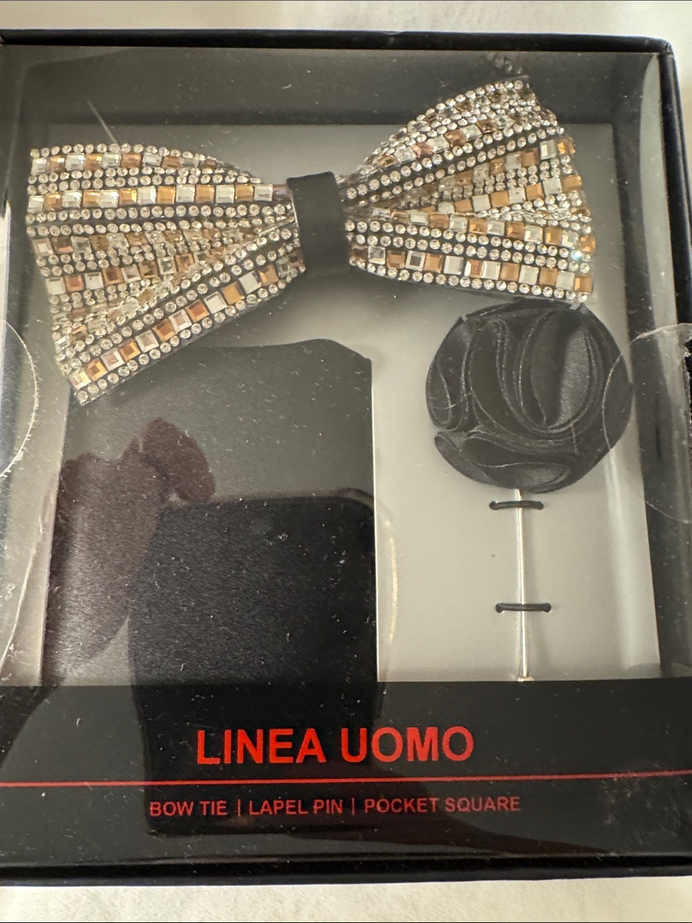 LINEA UOMO Men’s Gold & Silver Crystal Bow Tie Set with Black Pocket Square